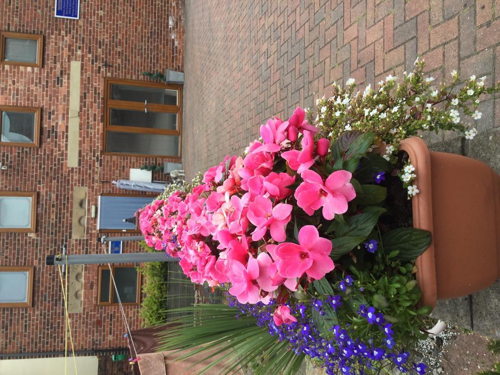 Tower House Executive Guest House Pontefract Esterno foto