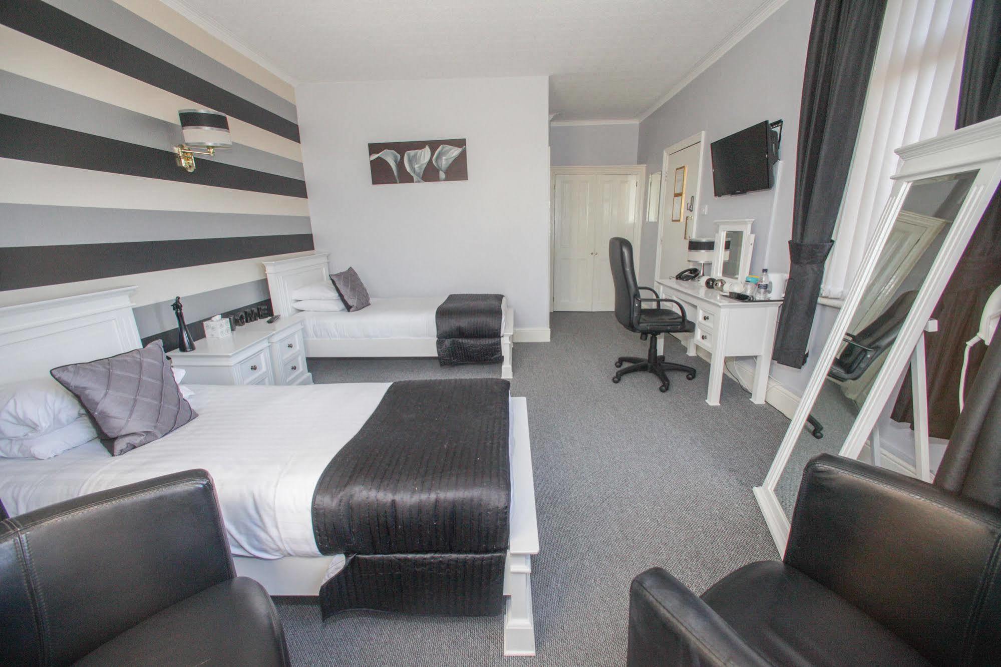 Tower House Executive Guest House Pontefract Esterno foto