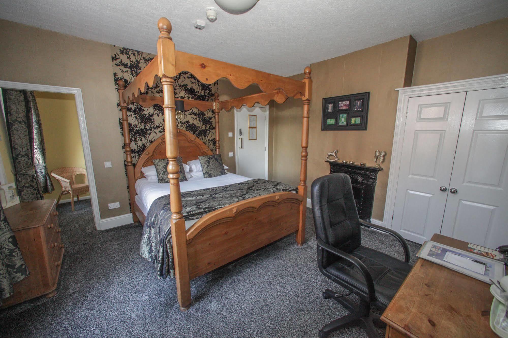 Tower House Executive Guest House Pontefract Esterno foto